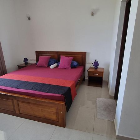 Aqua Vista Apartamento Uswetakeiyawa Exterior foto
