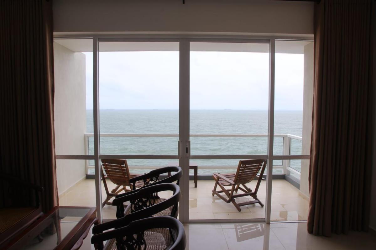 Aqua Vista Apartamento Uswetakeiyawa Exterior foto