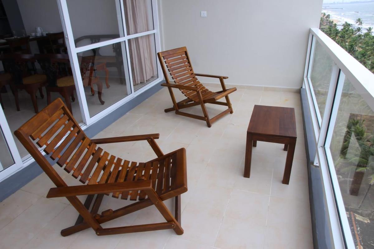 Aqua Vista Apartamento Uswetakeiyawa Exterior foto